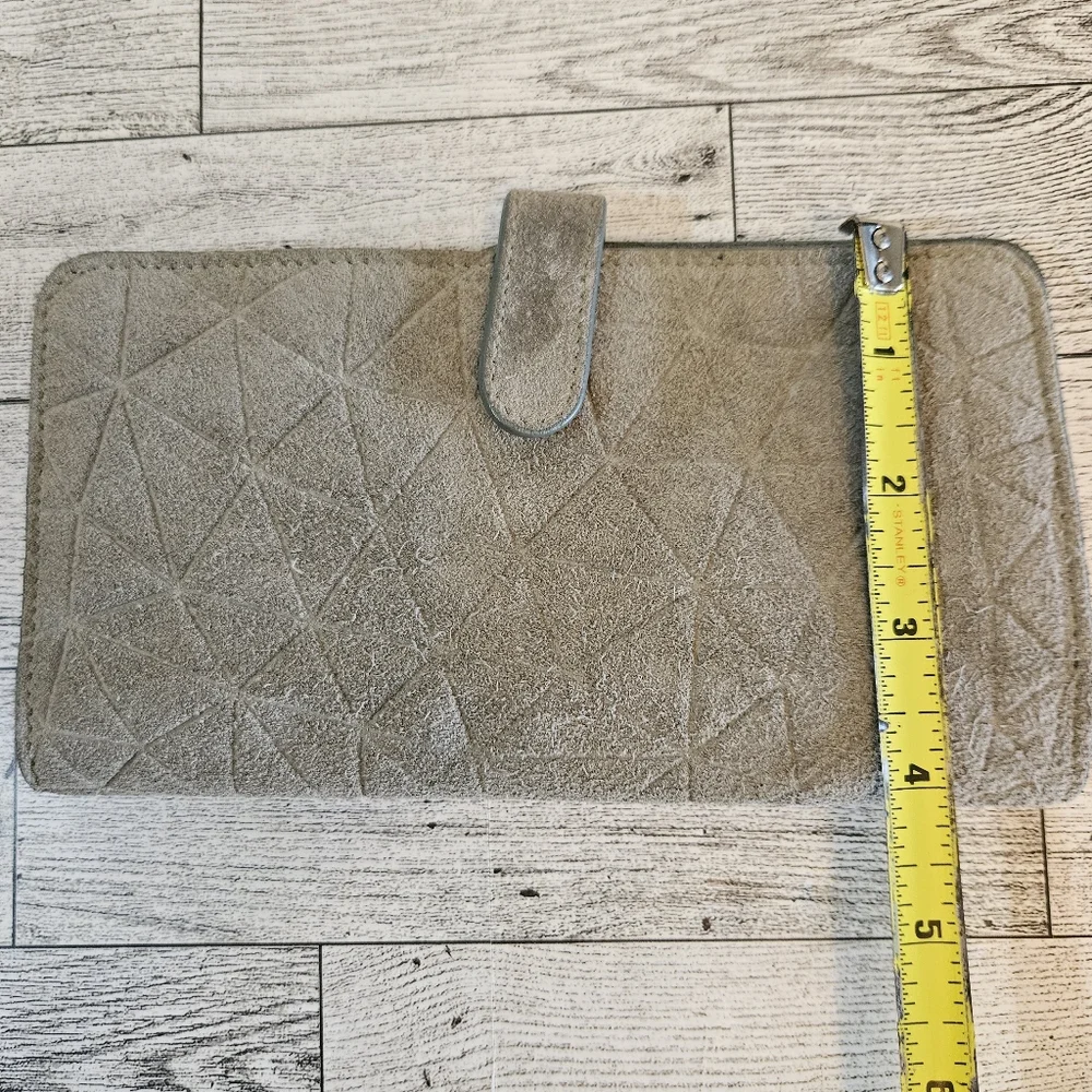 Suede Wallet Snap Close 7.5